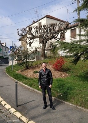 Juravschi, 35, République Française, Savigny-sur-Orge