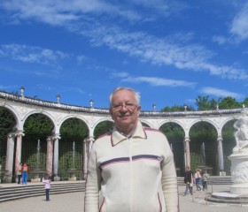 Олег, 68 лет, Київ