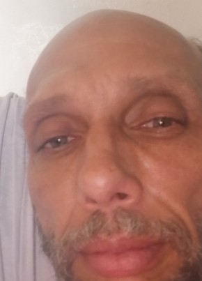 James из García 48 лет
