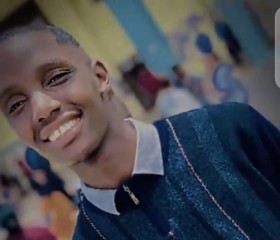 Dully, 22, Dar es Salaam