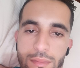 Ghillas, 26, Algiers