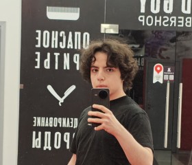 Zakhar, 18, Saint Petersburg