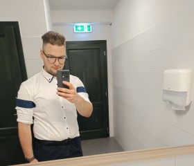 József, 26, Paks