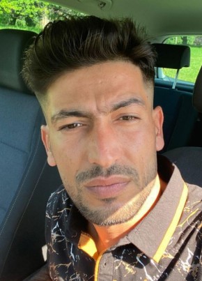 Hussaien из La Louvière 32 года