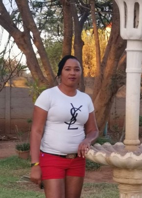 Lineah, 39, Namibia, Otjiwarongo