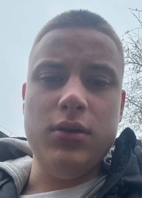 михаил из Саратова 22 года