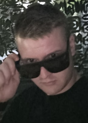 Максим из Геленджика 22 года