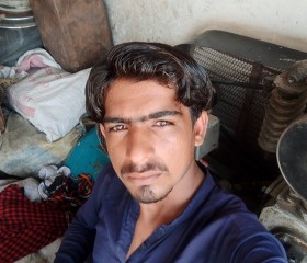 منور, 19, Larkana
