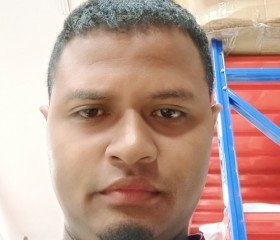 Elie, 35, Mahebourg