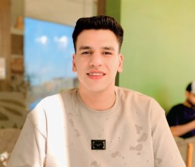 Bahaa, 22, Faraskur