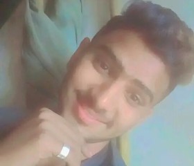 Rana Seemab king, 25, Gujrat