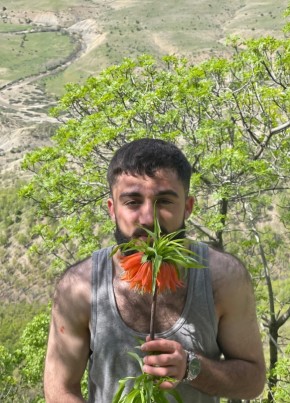 Ahmet из Elâzığ 21 год