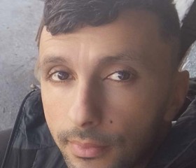 Zoubir Belhocine, 33, Bejaia