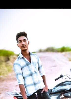 SURESH, 18, India, Ahmedabad