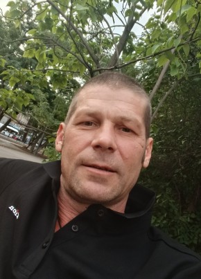 Леонид из Саратова 44 года