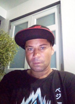 RobertSantos из San Juan 43 года