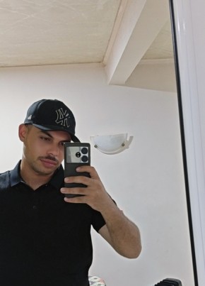 Toufik из Tlemcen 24 года