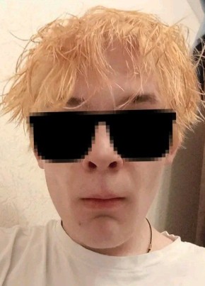 Илья Сухомлинов из Калининграда 18 лет