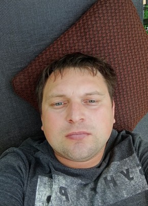 Лев, 32, Россия, Псков