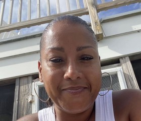 Maggie, 49, Accra