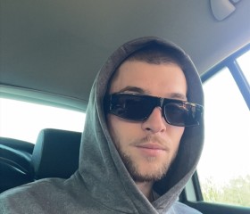 Mate, 26, Budapest