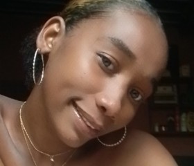 Tacha, 23, Port Louis
