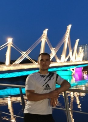 Леонид из Москвы 29 лет