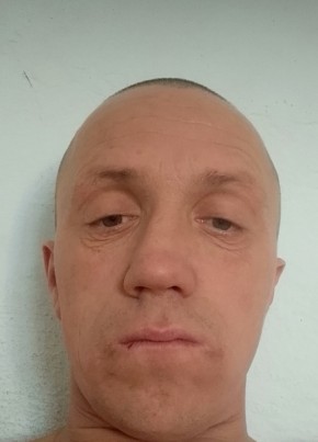 Анатолий из Смирныха 43 года
