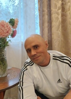Руслан Гольтявин из Осинники 52 года