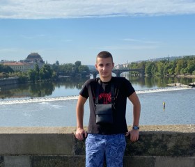 Антон, 22, Sofia