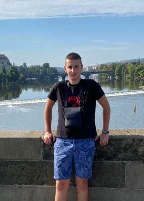 Антон из Софии 22 года