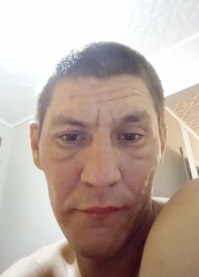 Лев, 32, Россия, Старая Майна