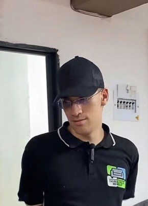 Daniel из Medellín 18 лет