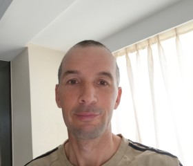 Nazir, 47, Hong Kong