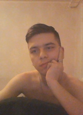 димон из Екатеринбурга 22 года