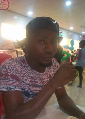 Justin Cissé из أڭادير 26 лет