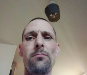 Damo, 46, Farnborough, Hampshire