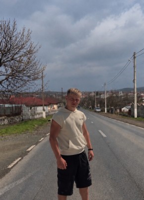 Bogdan из Tulcea 20 лет