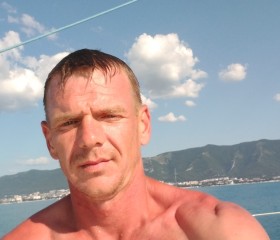 Artem, 40, Alushta