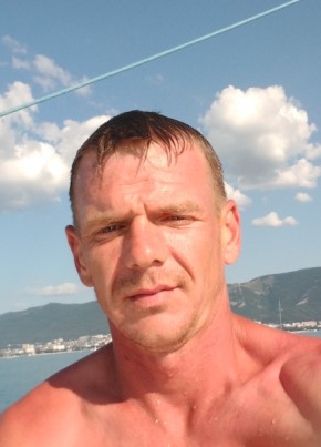 Artem, 39, Russia, Alushta