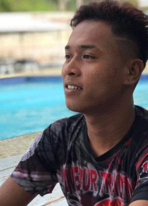 Dominic raguro, 21, Philippines, Bacolod City