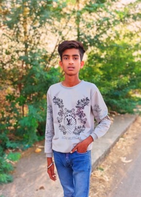 Ajah, 18, India, Sānāwad