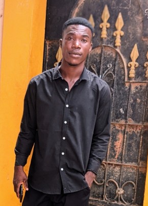 Joël из Lomé 24 года