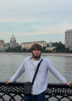 Искандер из Москвы 19 лет