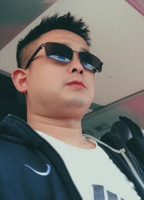 坤哥哥, 37, 中华人民共和国, 成都市