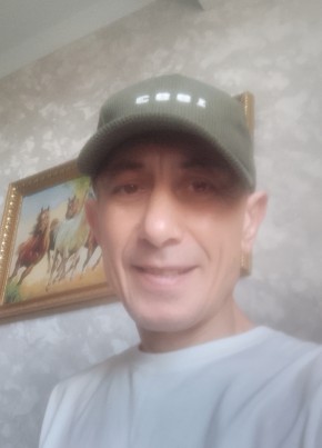 Konstantin Lis из Хужанта 33 года