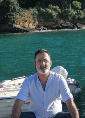 Φάνης