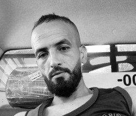 Hoh, 33, Khenchela