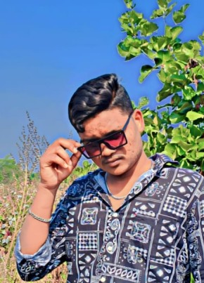 Rajkumar, 20, India, Bauda