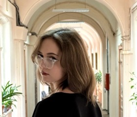 Kseniya, 18, Saint Petersburg